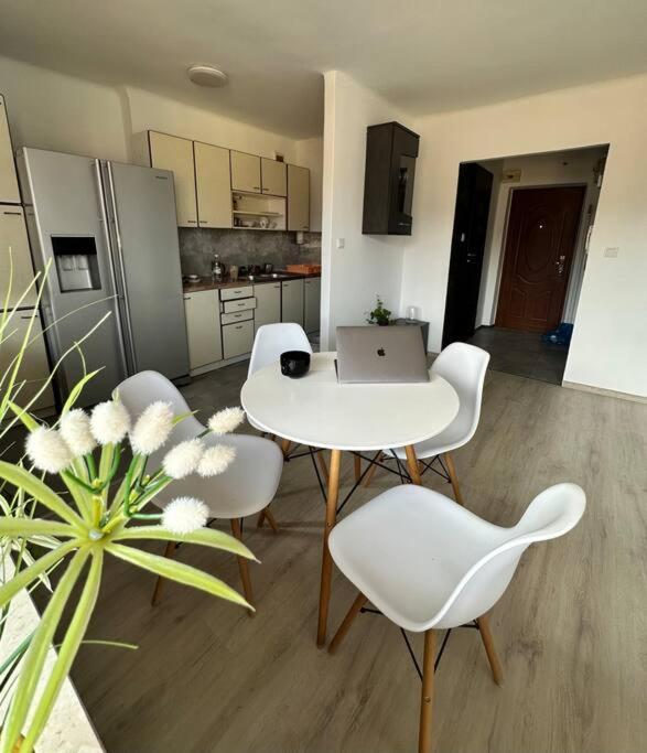 Sunny Apartment In Silesia เชลาดช์ ภายนอก รูปภาพ